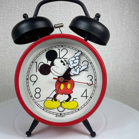 Disney Mickey Mouse Vintage Quartz Movement Clock From The 80's Keeps Good Time - Picture 8 of 11